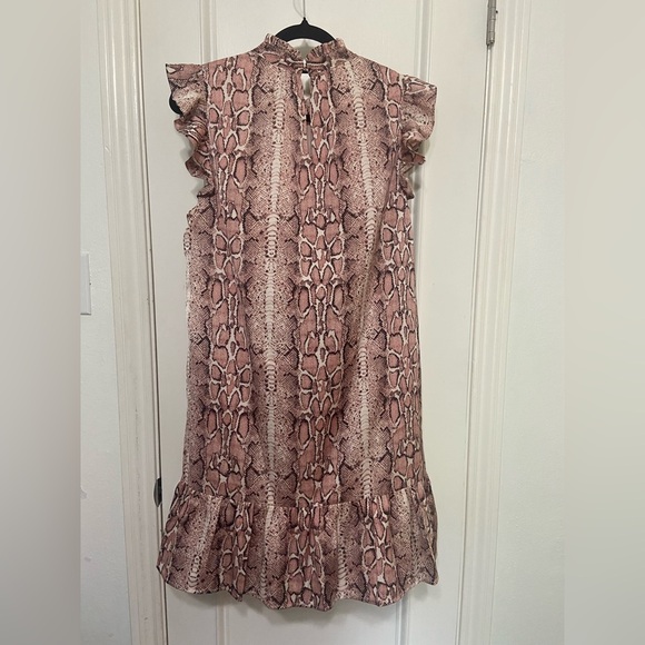 THML like new rose pink flutter sleeve ruffle bottom knee length snake dress L - Picture 6 of 6